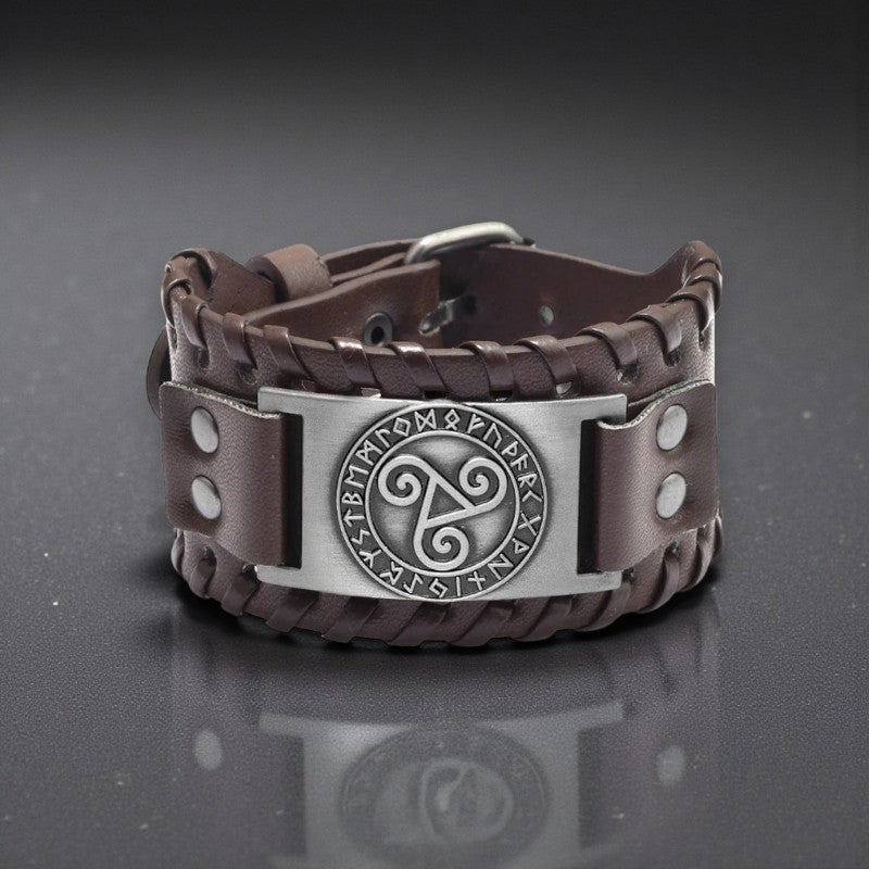 Lederen armband met Triskelion afbeelding
