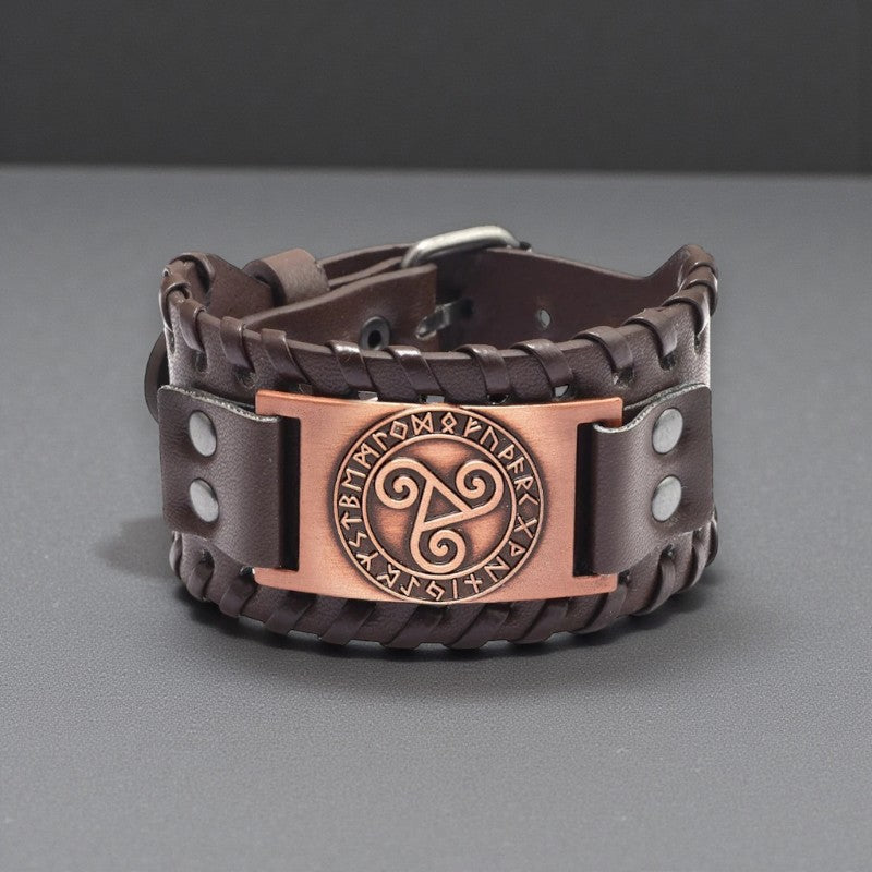Lederen armband met Triskelion afbeelding