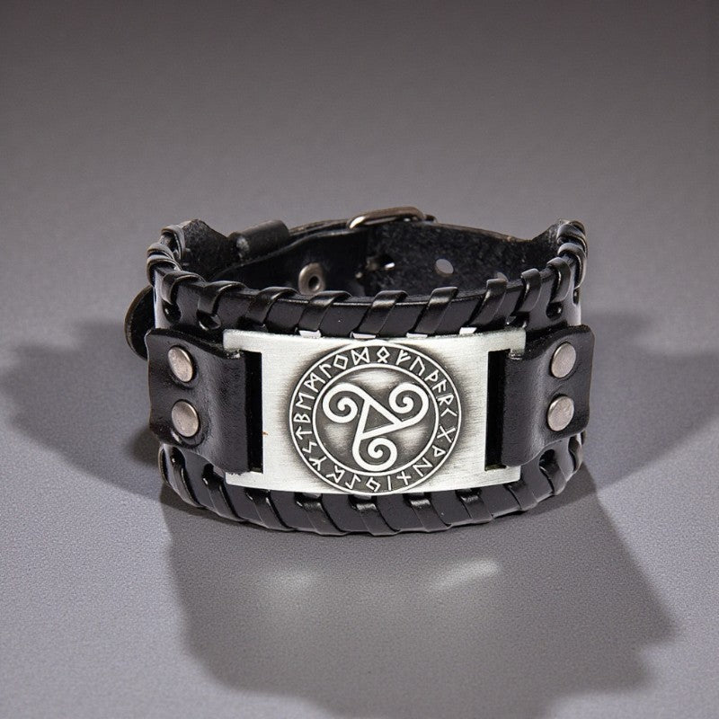 Lederen armband met Triskelion afbeelding