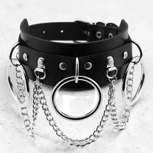 Brede zwarte choker met 3 lussen en kettingen