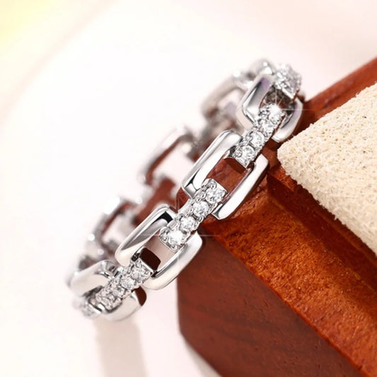 Zilveren ring met schakeltjes en strassteentjes