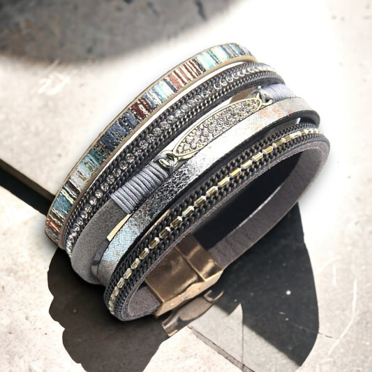Multilayer lederen armband met strassteentjes en strassplaatje