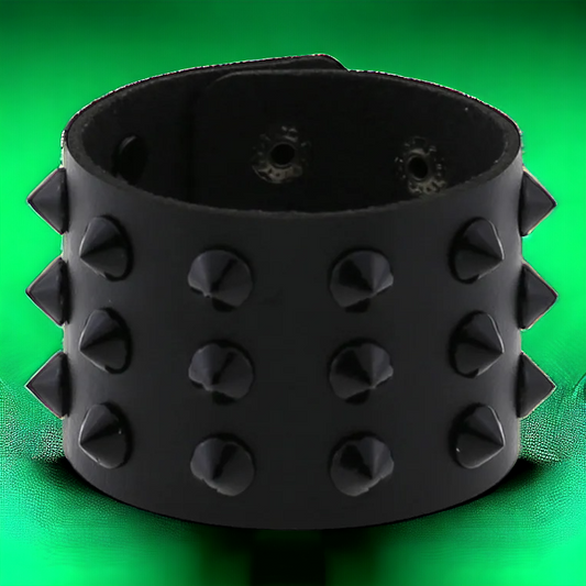 Gothic lederen armband met 3 rijen zwarte spikes