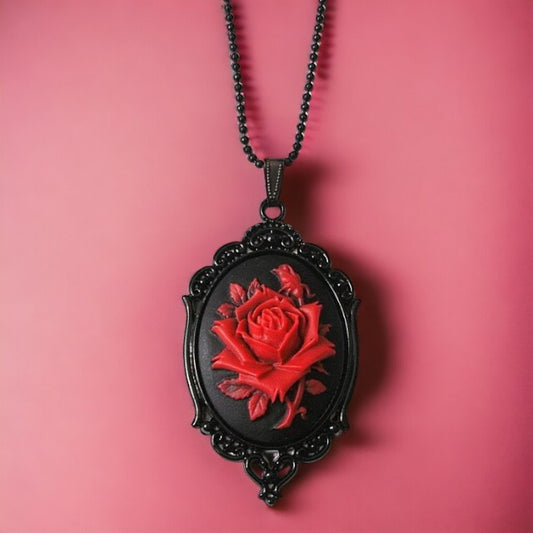 Halsketting met Victoriaans amulet met roos