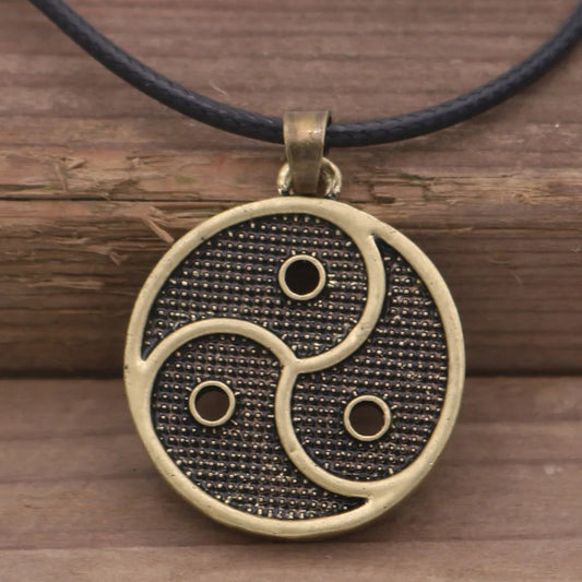 Lederen koordketting met Triskelion