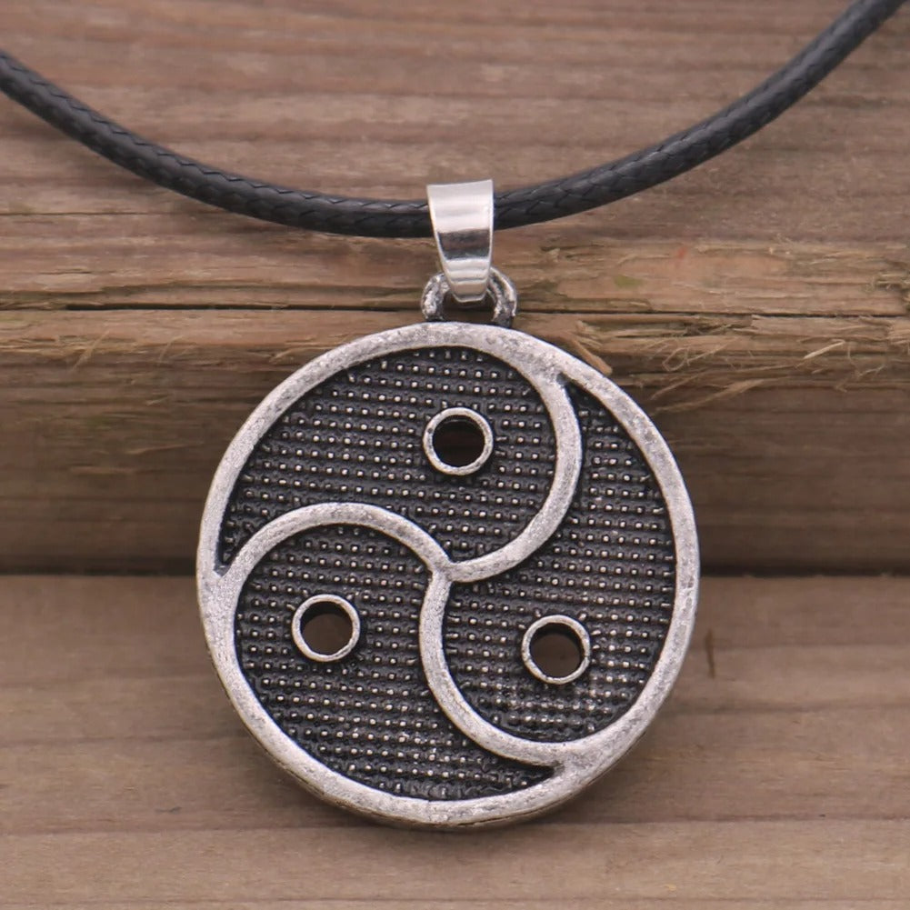 Lederen koordketting met Triskelion