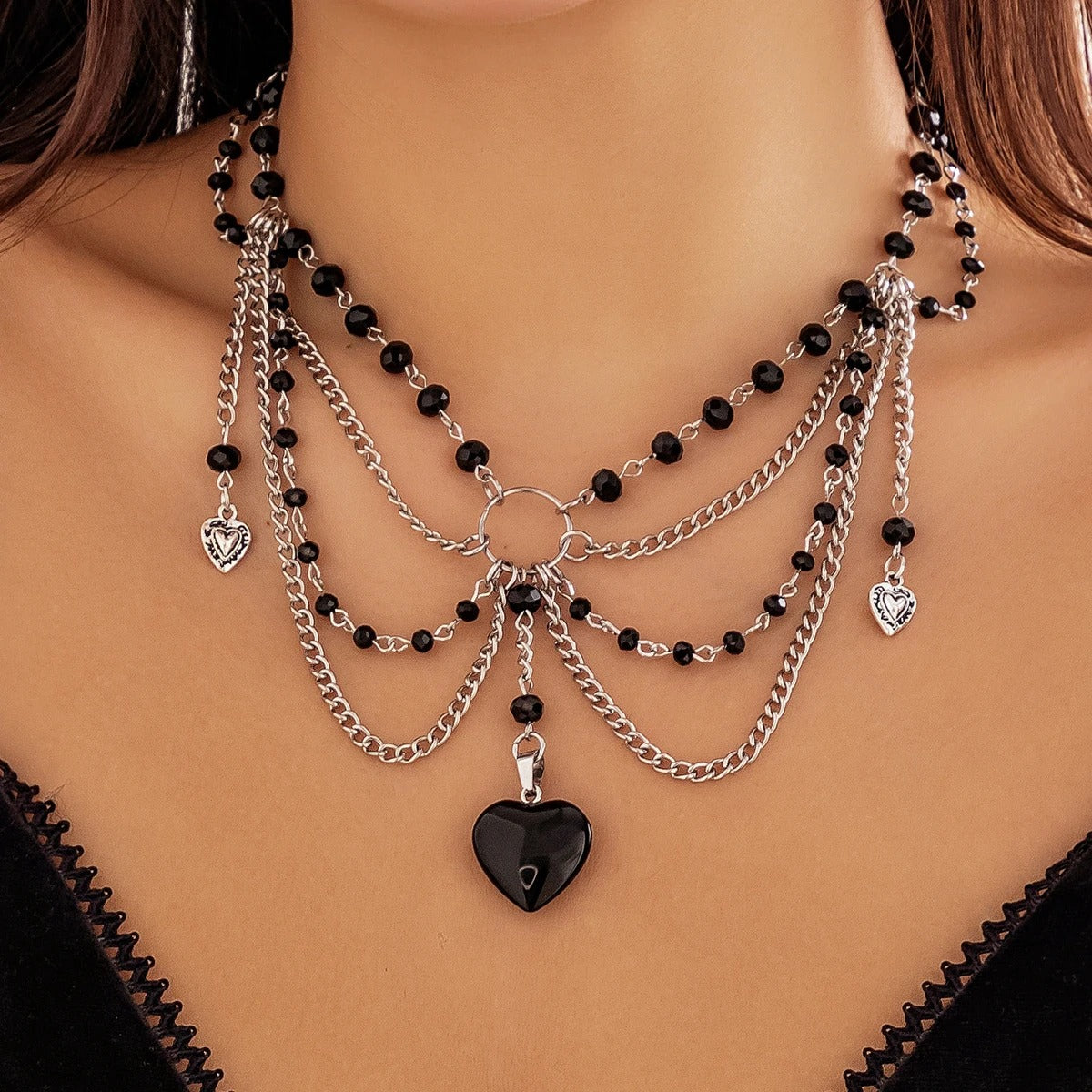 Gothic kettingchoker met zwarte kralen en hart