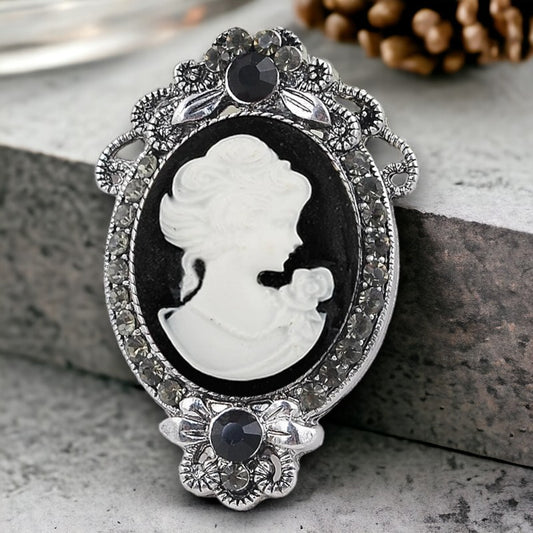 Sierlijke Victoriaanse broche
