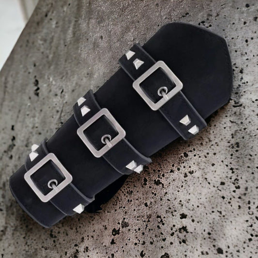 Keltisch lederen armstuk met gespen