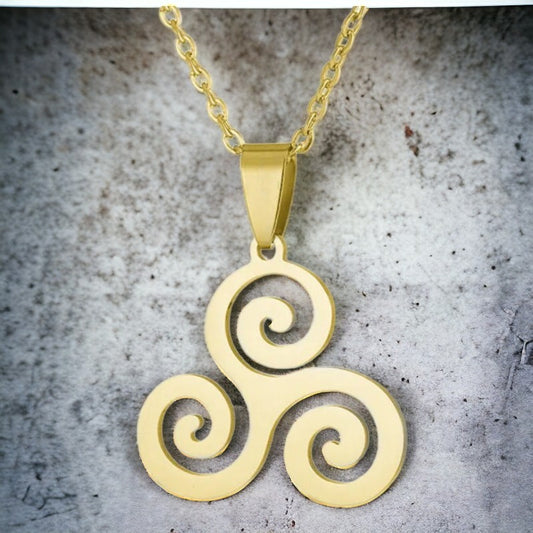 Fijne halsketting met Triskelion symbool