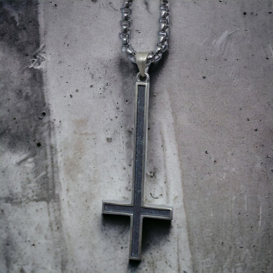 Halsketting met omgekeerd kruis