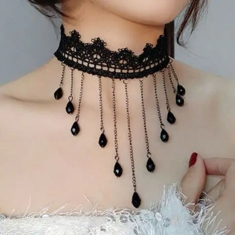 Zwarte kanten Gothic choker met kettingkjes en kralen van kort naar lang