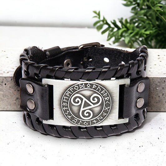 Lederen armband met Triskelion afbeelding