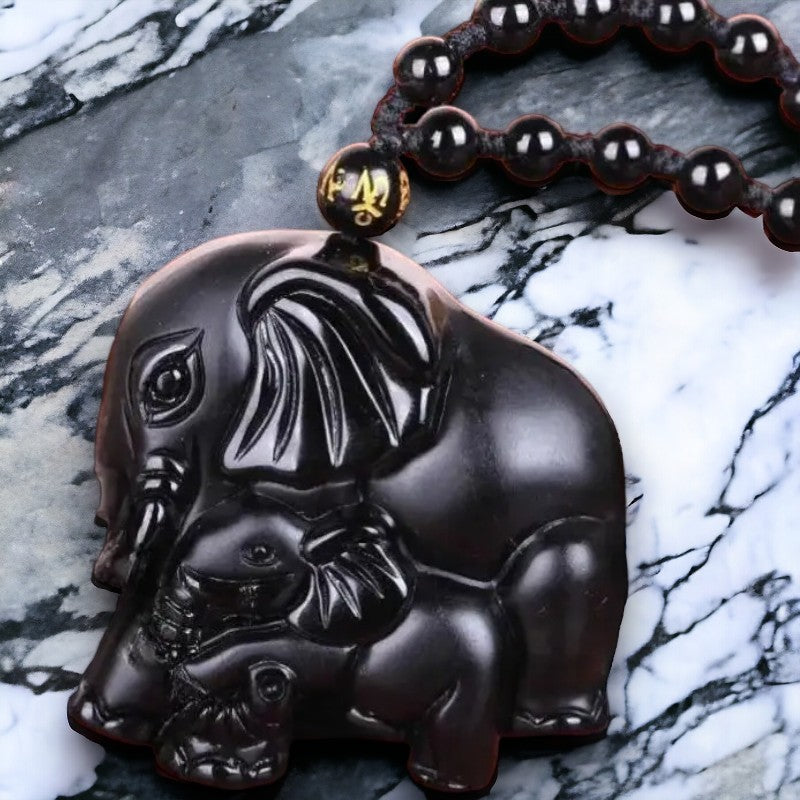 Halsketting in Black Obsidian met moeder olifant en haar kleintje
