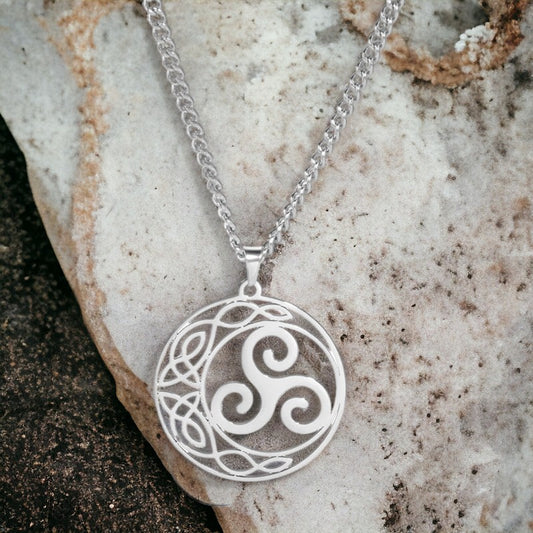 Halsketting met Triskelion in maancirkel