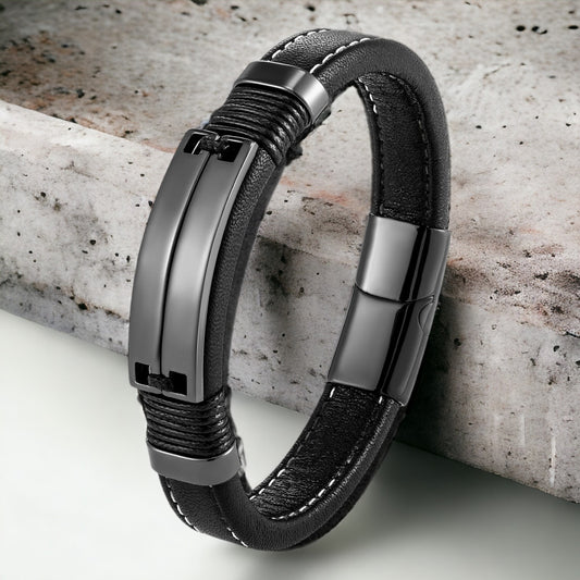Lederen armband met dubbele stalen plaatjes