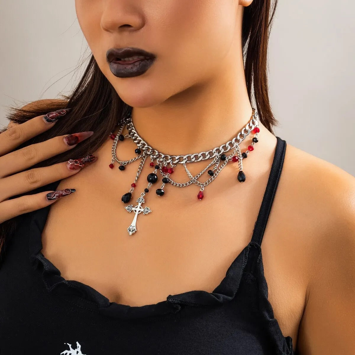 Gothic ketting-choker met zwarte en rode parels